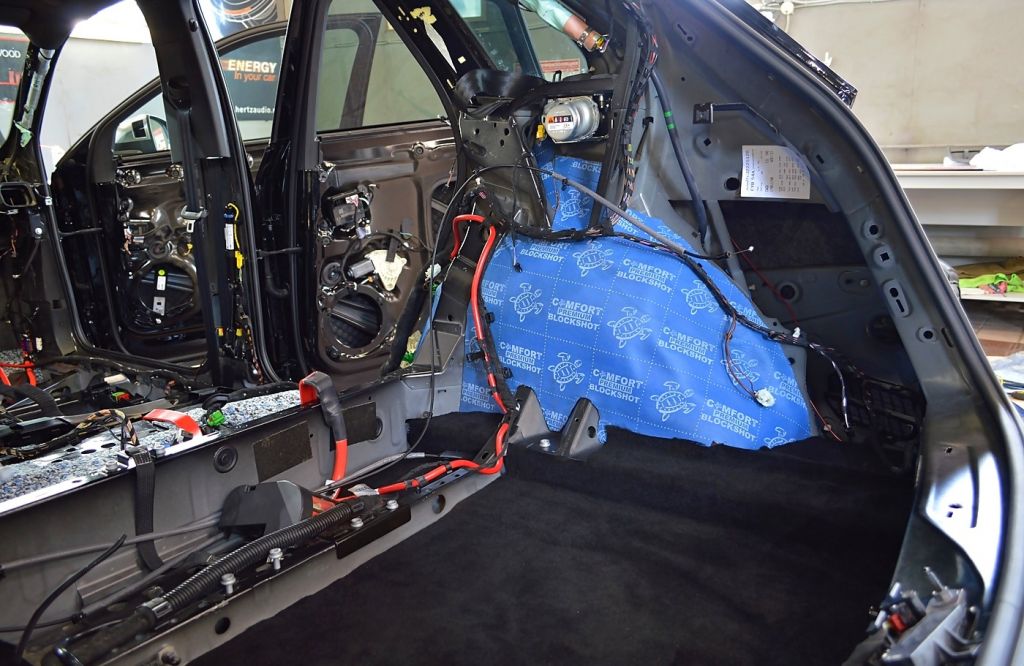 Шумоизоляция задней колёсной арки Comfort Mat BlockShot и крыла Turbo Войлок