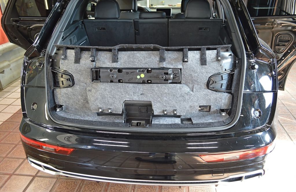 Шумоизоляция пластика крышки багажника AUDI SQ5