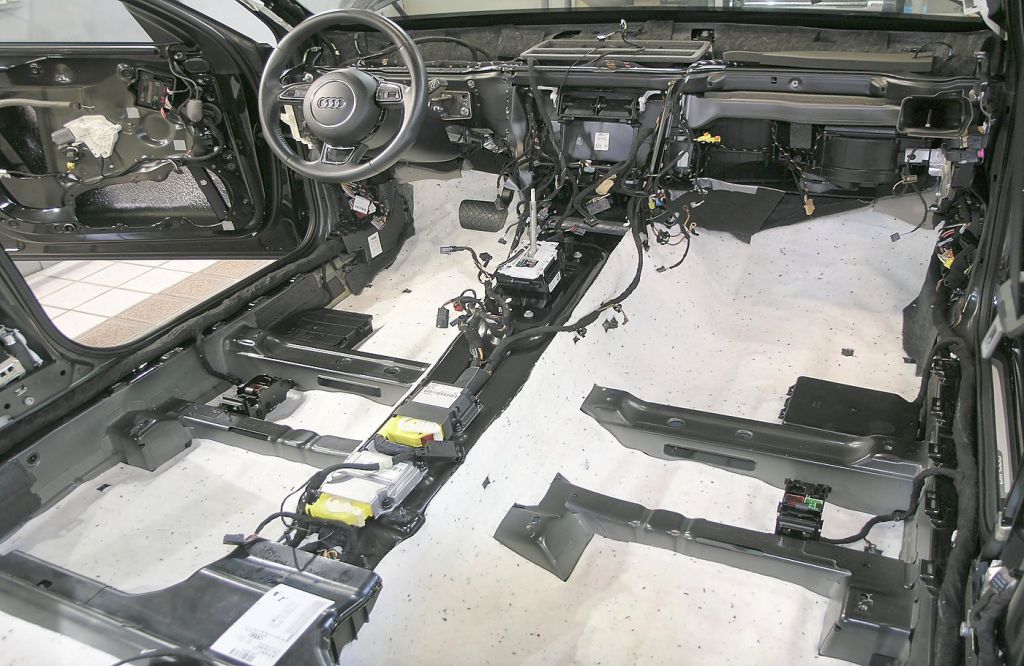 Шумоизоляция пола салона Comfort Mat Lock 4