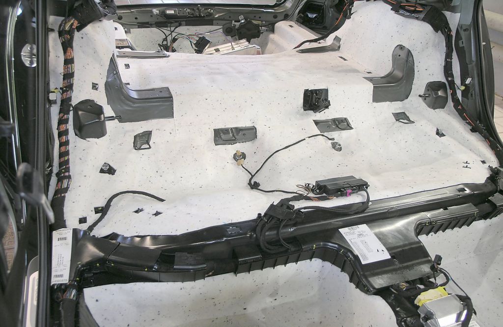 Шумоизоляция пола под задним рядом сидений Comfort Mat Lock4