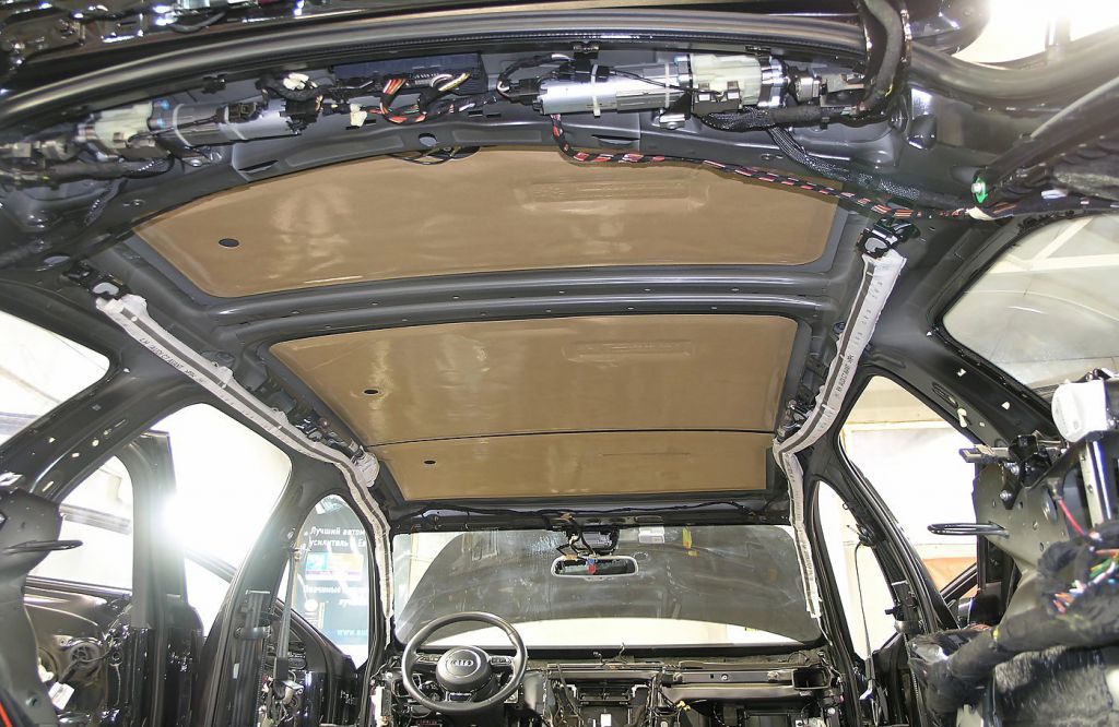Крыша AUDI A6 Allroad перед началом работ по шумоизоляции