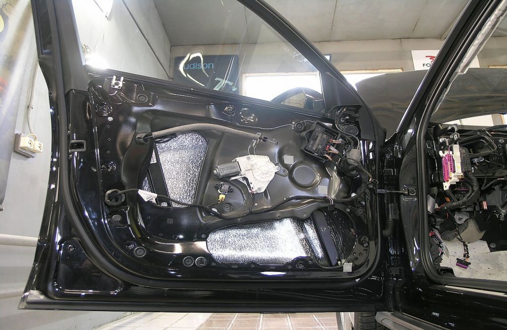 Звукоизоляция двери AUDI A6 Allroad