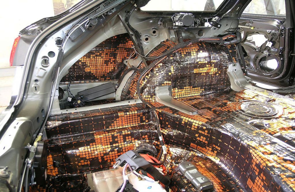 Виброизоляция задней колёсной арки и крыла Comfort Mat Dark D3