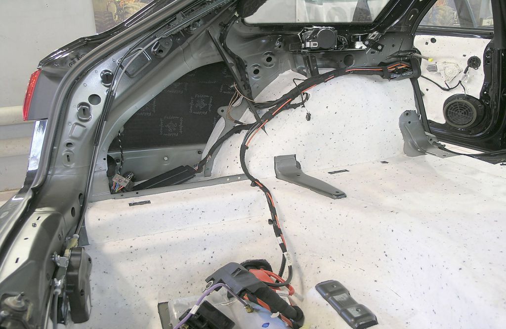 Шумоизоляция задней колёсной арки Comfort Lock4 и крыла Comfort Felton