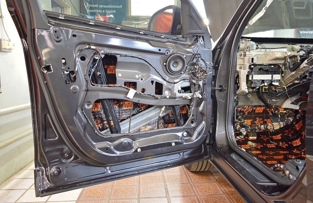 Виброизоляция филенки двери BMW X4 F26