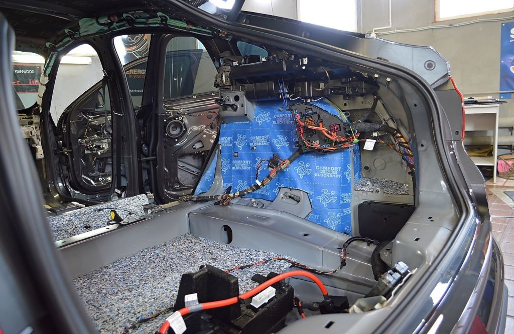 BMW X4 F26 - Шумоизоляция задней колёсной арки и крыла