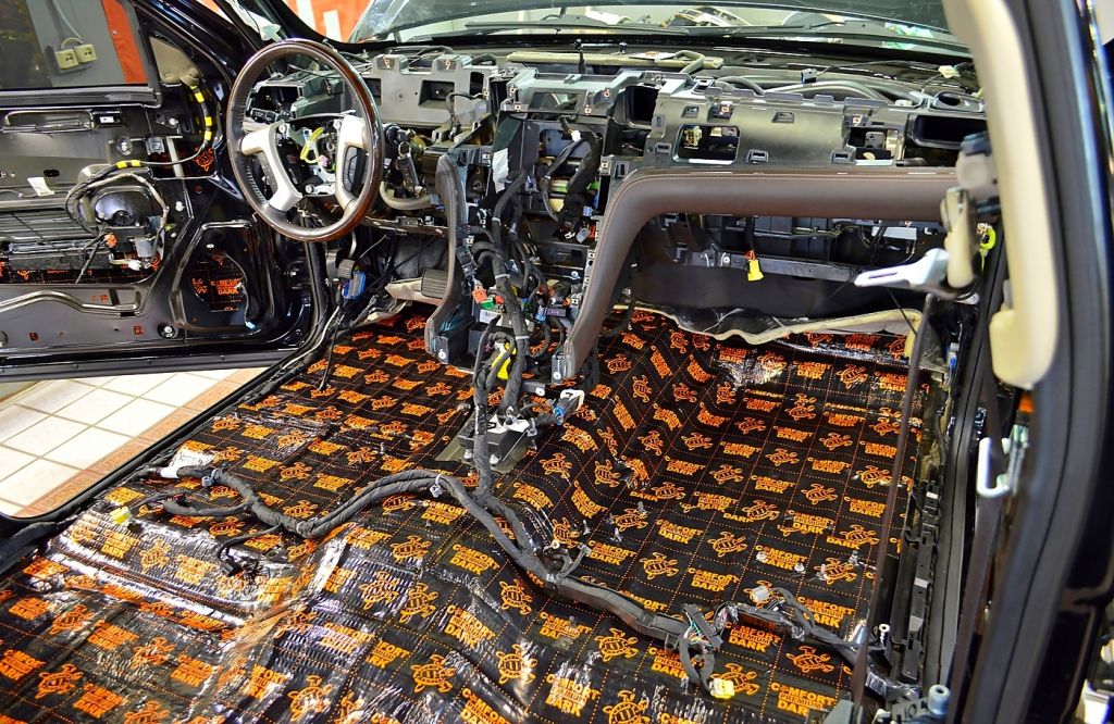 Виброизоляция пола салона Comfort Mat D-line D4