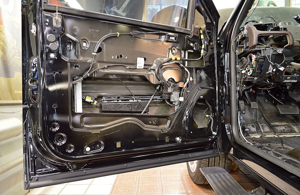 Дверь Cadillac Escalade до начала работ
