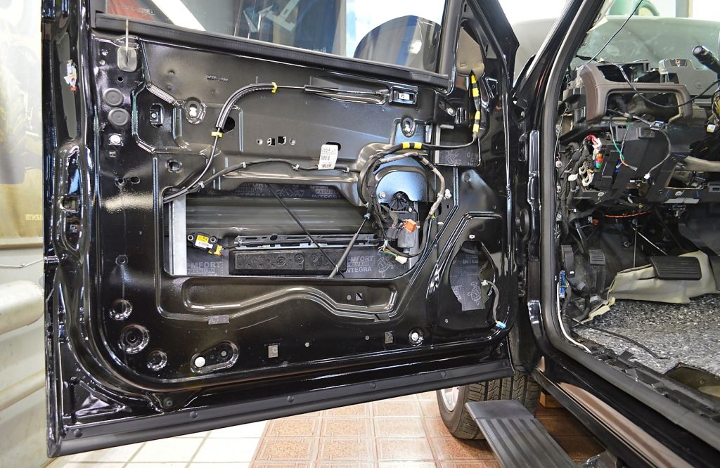Звукоизоляция двери Cadillac Escalade