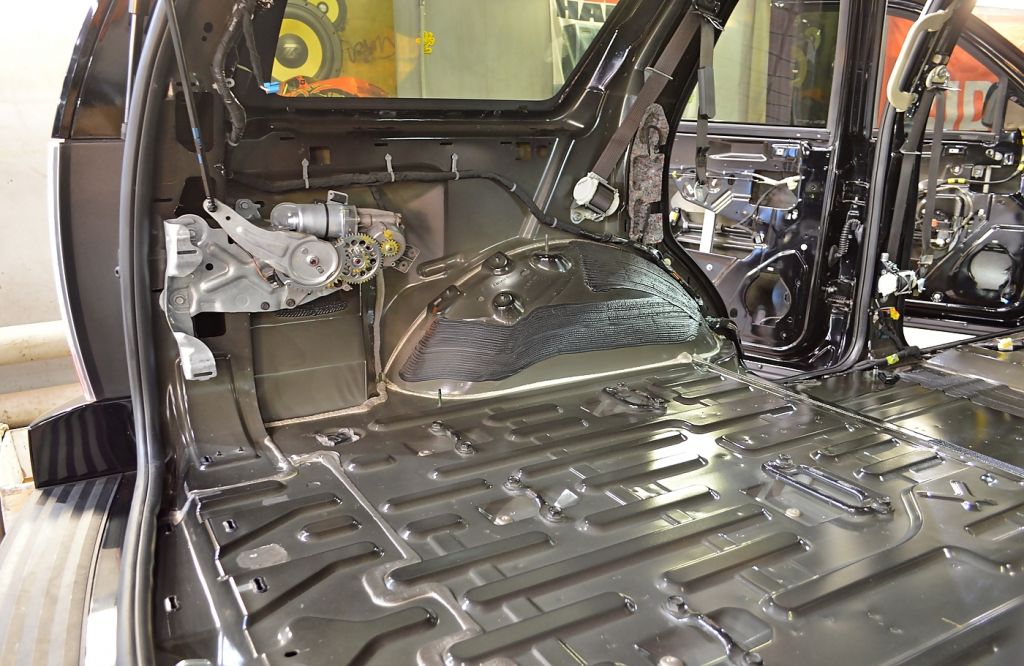 Задняя колёсная арка Cadillac Escalade до начала работ