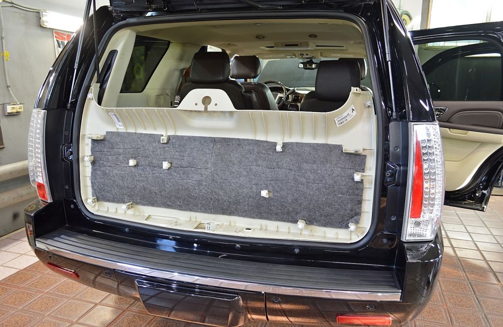 Шумоизоляция карты крышки багажника  Cadillac Escalade