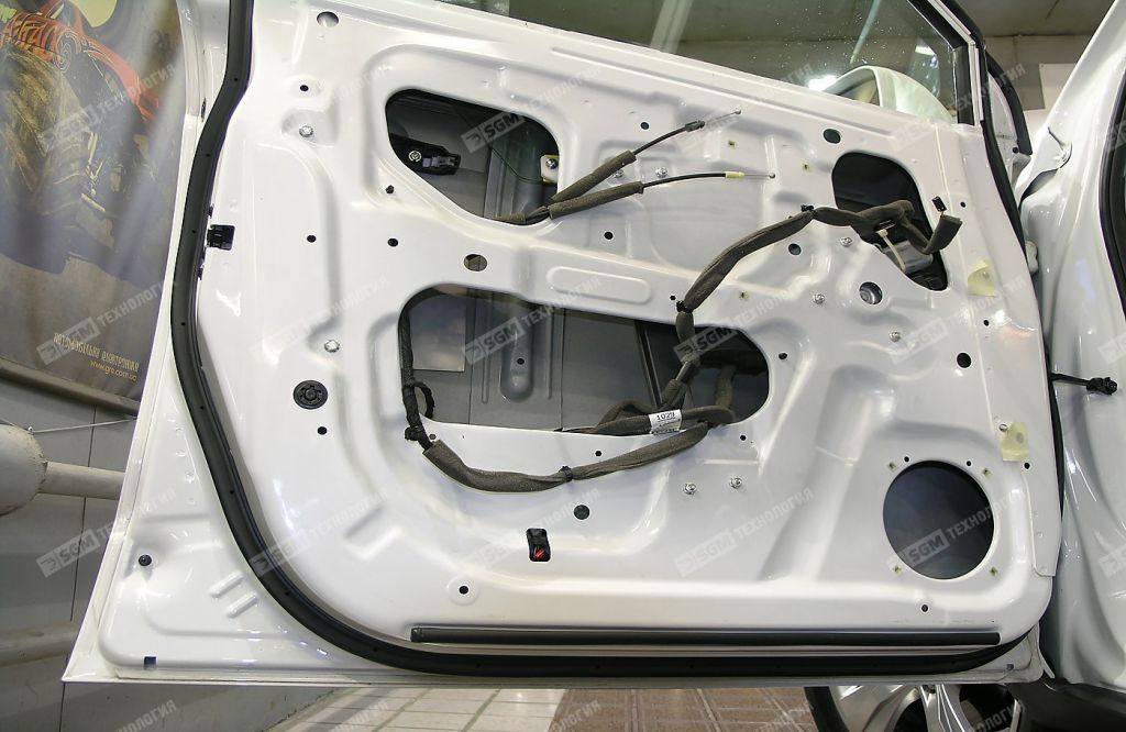 Дрерь Chevrolet Captiva перед началом работ