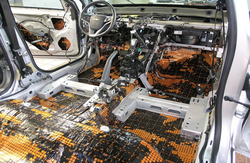 Виброизоляция пола салона Comfort Mat Dark D3