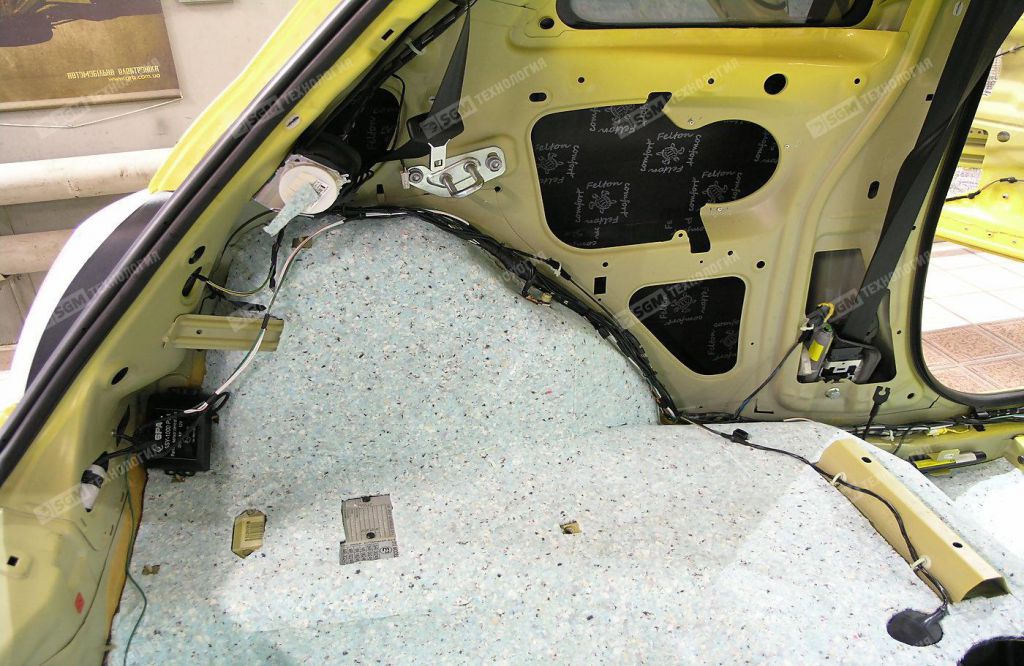 Шумоизоляция задней колёсной арки Comfort Mat Lock4