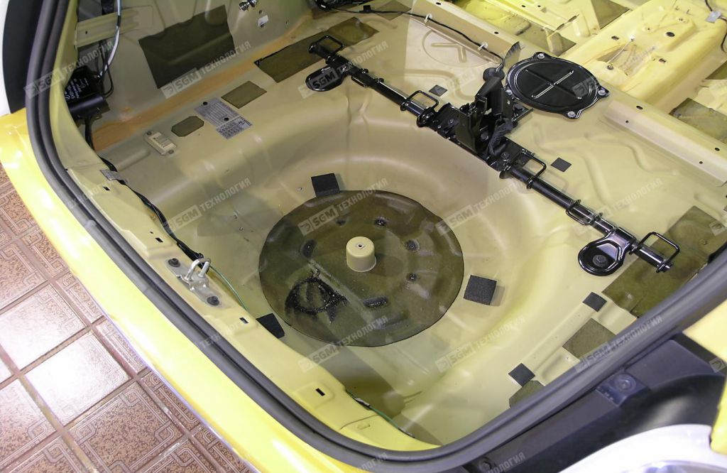 Пол багажника Fiat 500 до начала работ