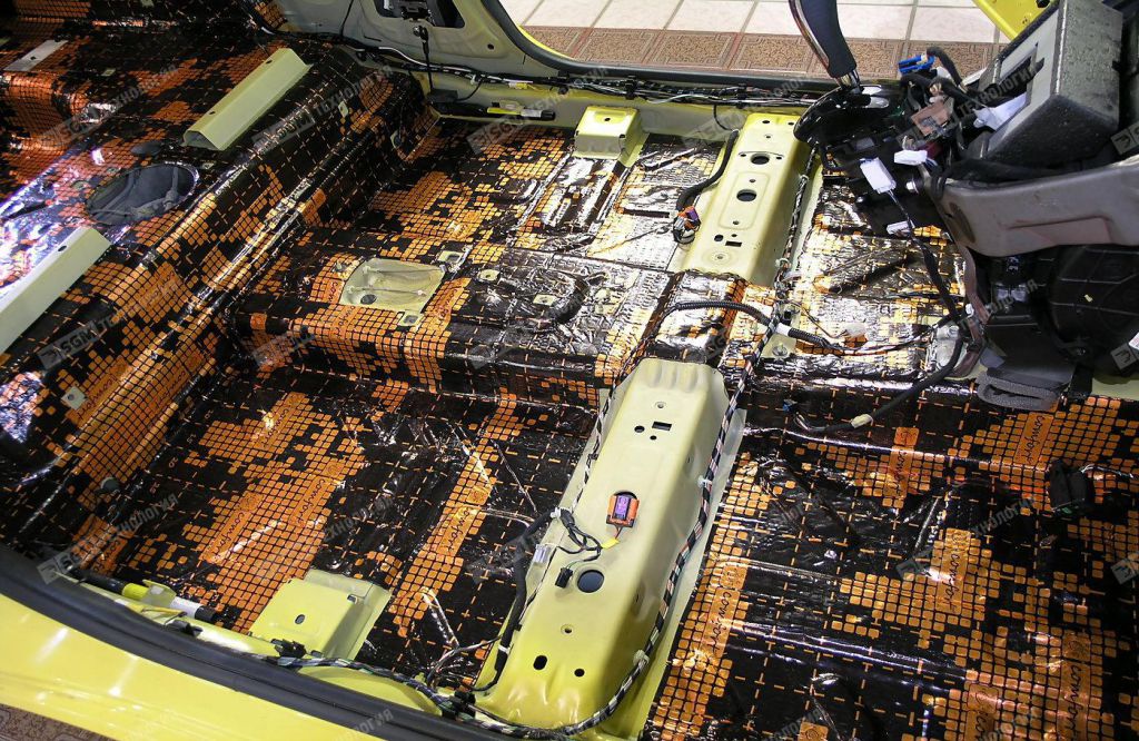 Виброизоляция пола салона Comfort Mat Dark D3