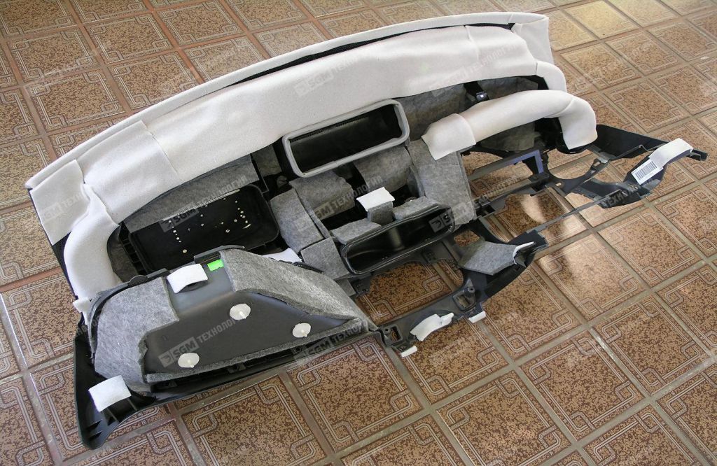 Шумоизоляция торпедо Fiat 500