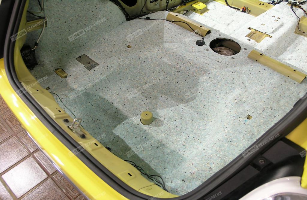 Шумоизоляция пола багажника Comfort Mat Lock4