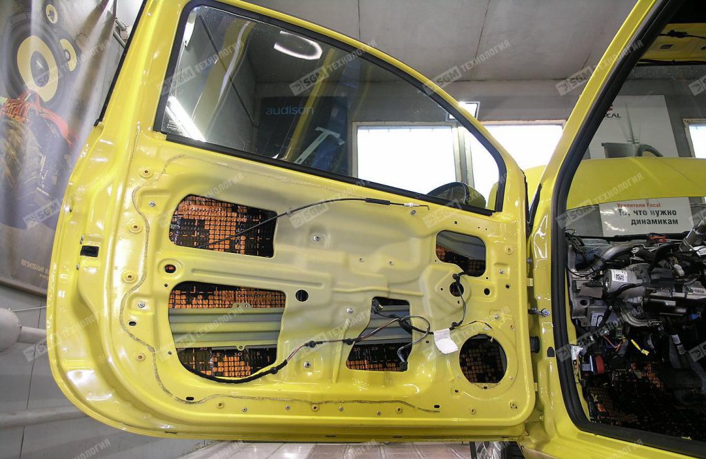 Виброизоляция наружной стенки двери  Comfort Mat Dark D3