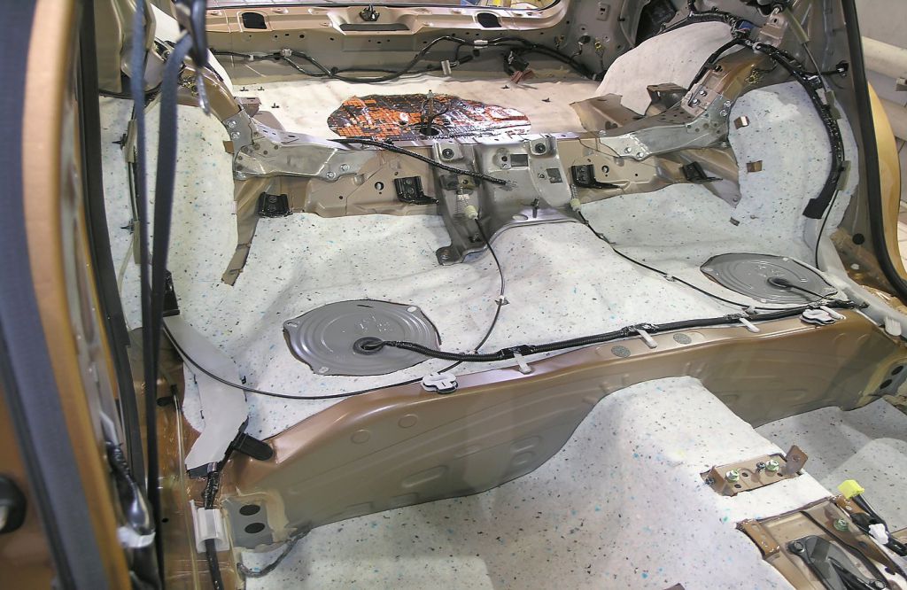 Шумоизоляция пола заднего ряда сидений и багажника Comfort Mat Lock4