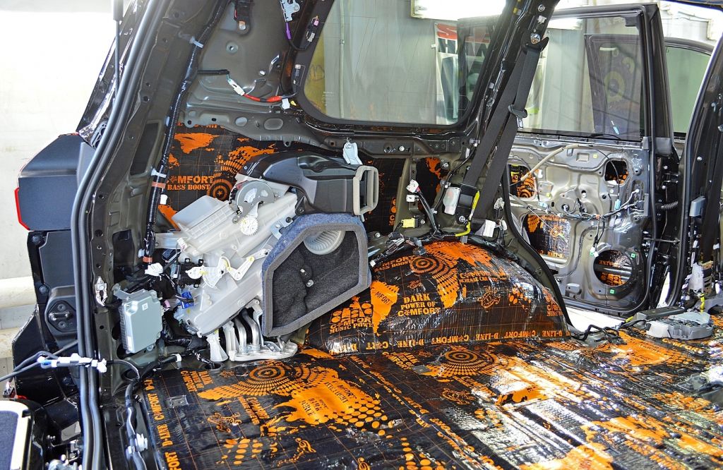 Виброизоляция задней левой колёсной арки Comfort Mat D-line D4 и крыла Comfort Mat D-line D3