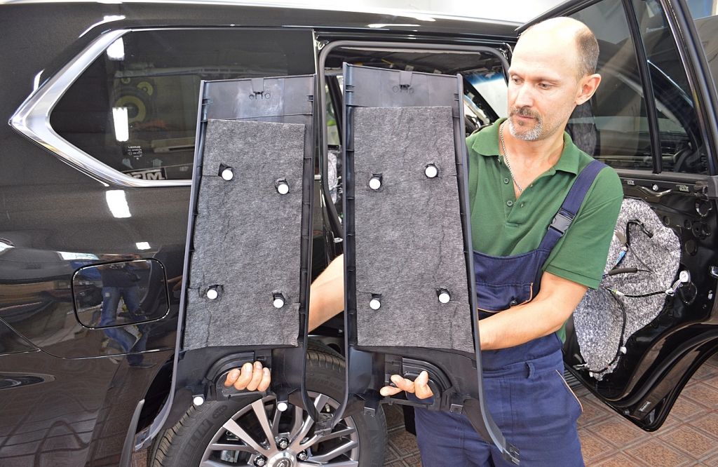 Шумоизоляция центральных стоек LEXUS LX450D