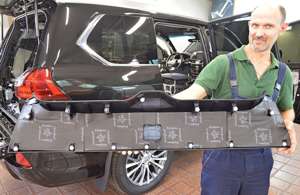 Шумоизоляция панели крышки багажника LEXUS LX450D