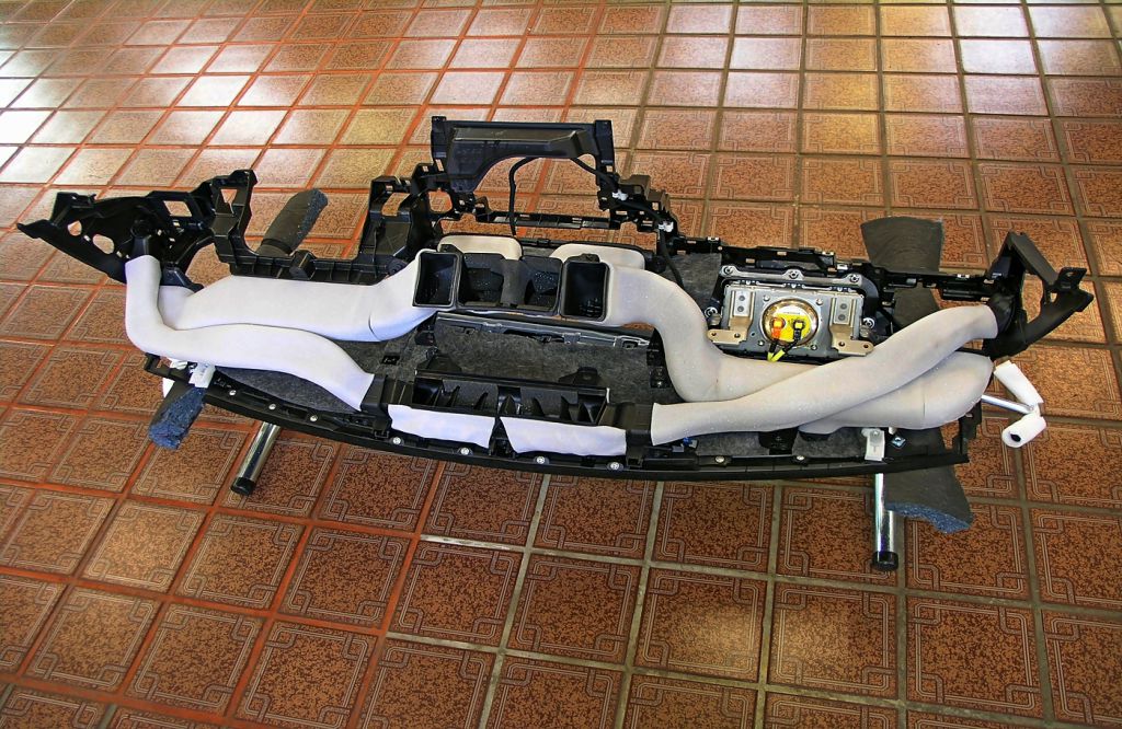 Шумоизоляция торпедо Lexus GS 350