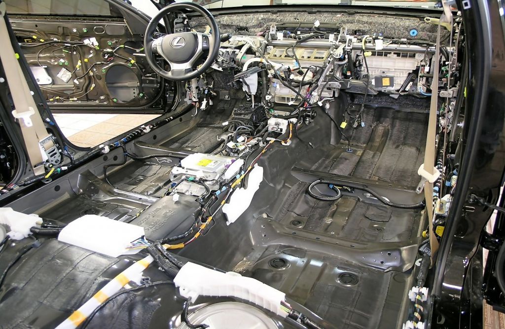 Пол Lexus GS  до начала работ