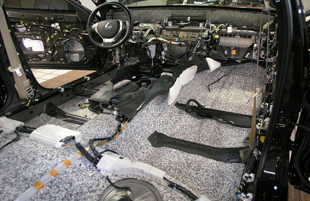 Шумоизоляция пола салона Comfort Mat Lock 4