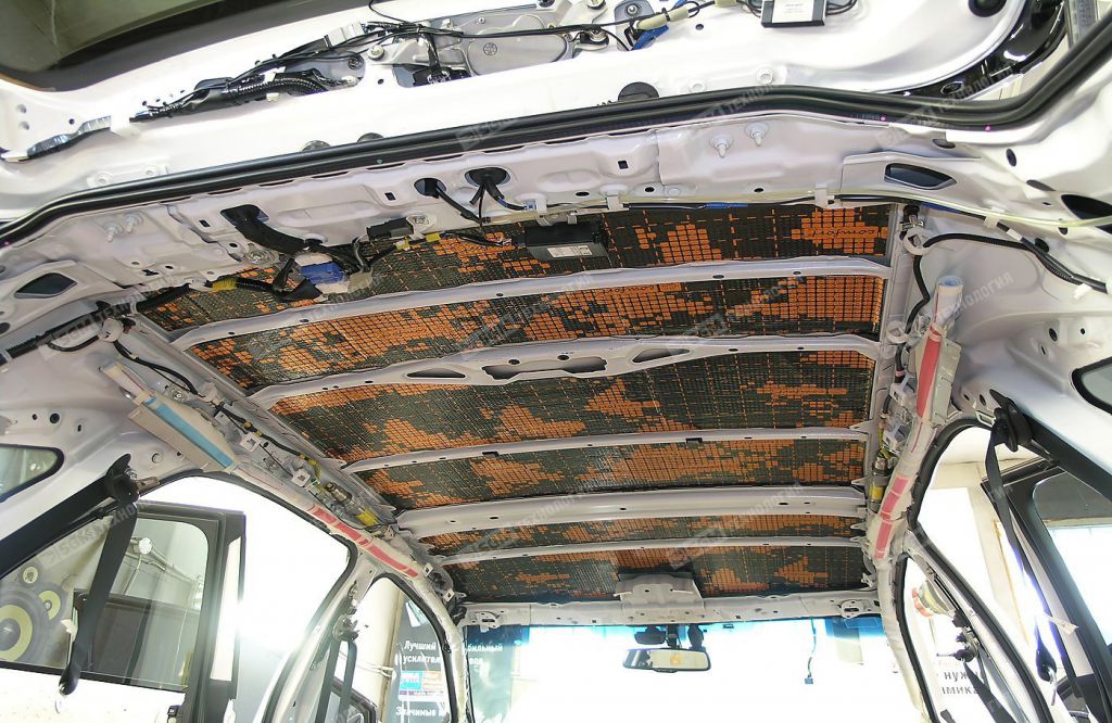 Виброизоляция крыши салона Comfort Mat Dark Bomb