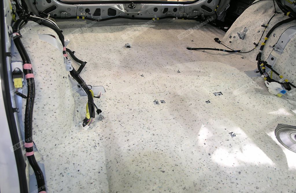 Шумоизоляция пола заднего ряда сидений и багажника Comfort Mat Lock4