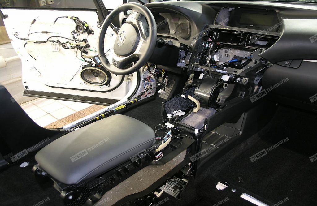 Сборка салона Lexus RX 270