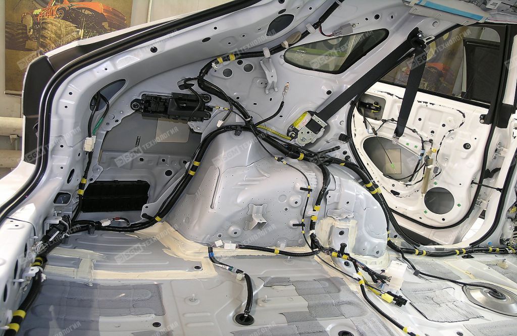 Задняя колёсная арка и крыло Lexus RX 270 до начала работ