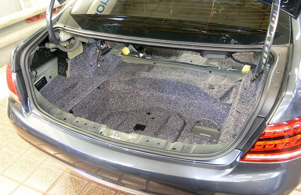 Шумоизоляция днища багажника Comfort Mat Lock 4