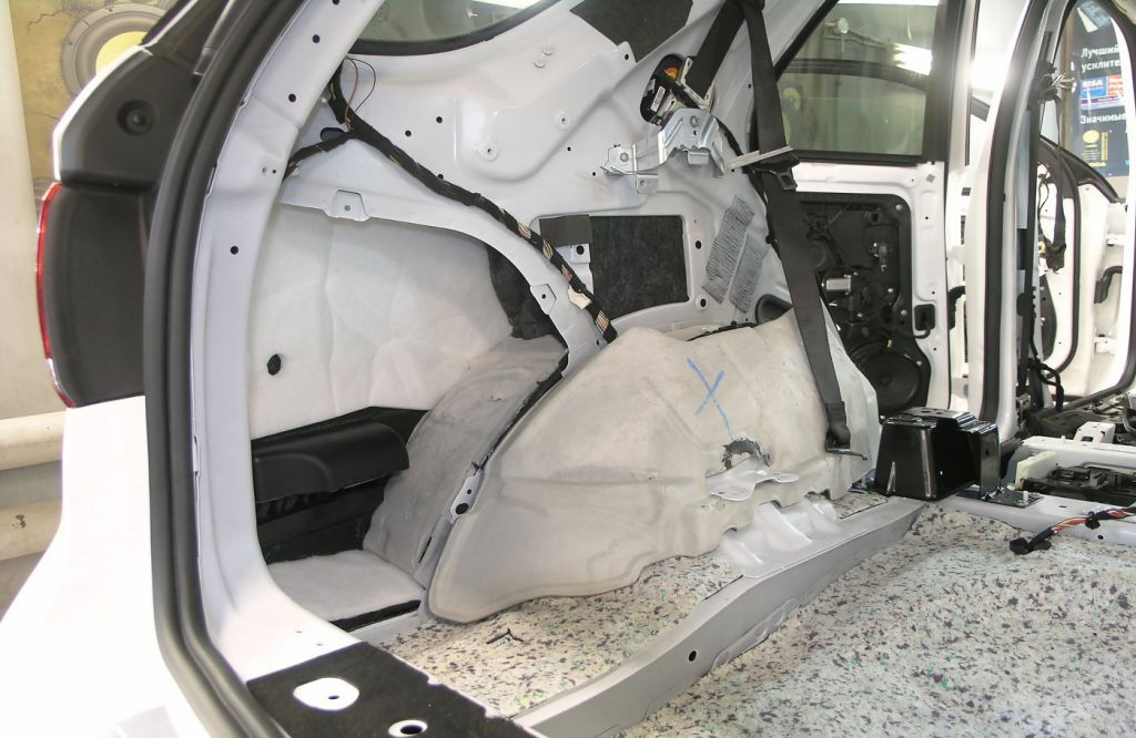 Заводские звукопоглощающие элементы задней колёсной арки и крыла Mercedes-Benz GLE W166