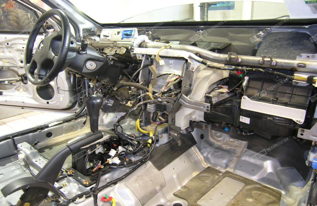 Демонтаж торпедо Mitsubishi Outlander