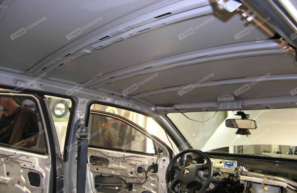 Крыша Mitsubishi Outlander пер начало работ по шумоизоляции