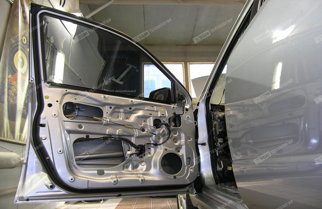 Дрерь Mitsubishi Outlander педед началом работ