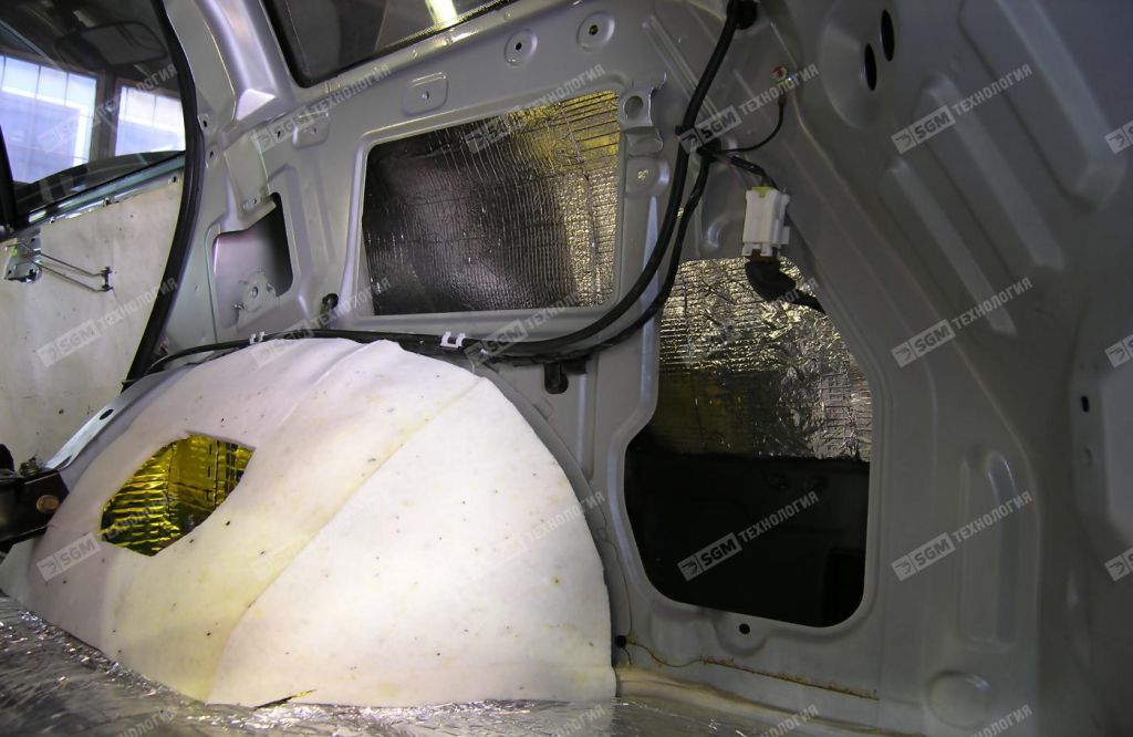 Шумоизоляция задней колесной арки и заднего крыла