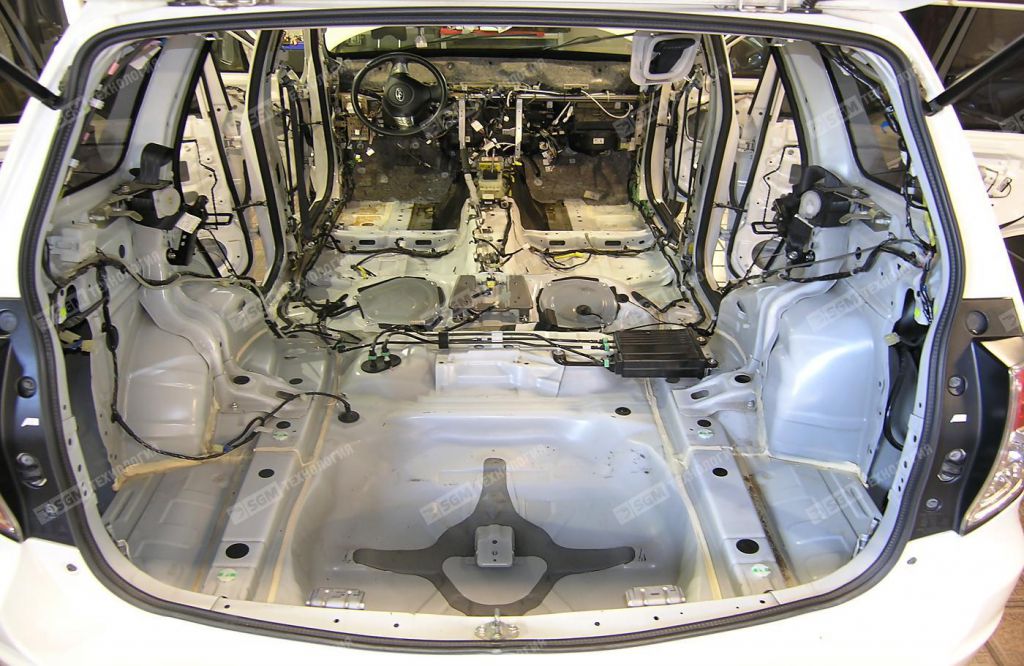 Полный разбор салона Subaru Forester 2011