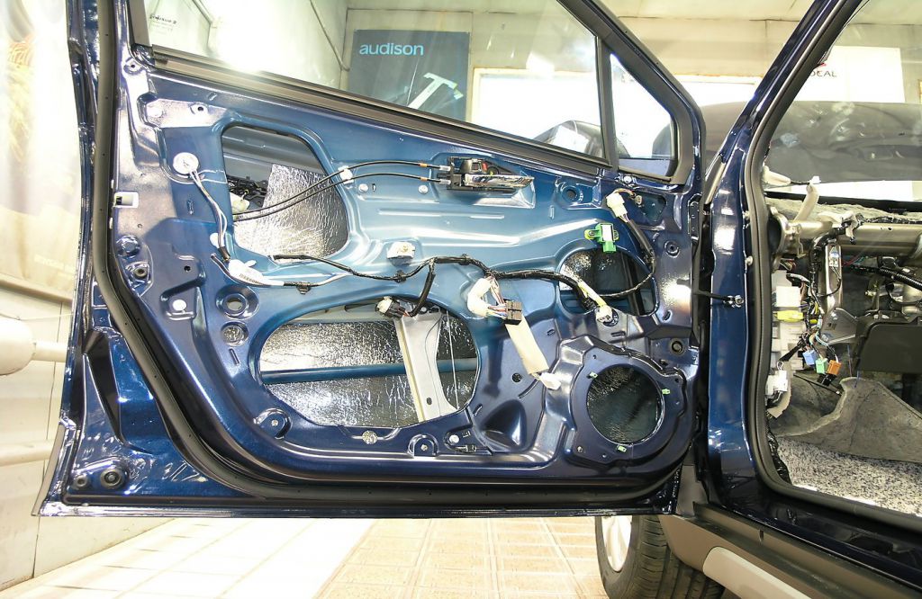 Звукоизоляция двери SUZUKI SX4