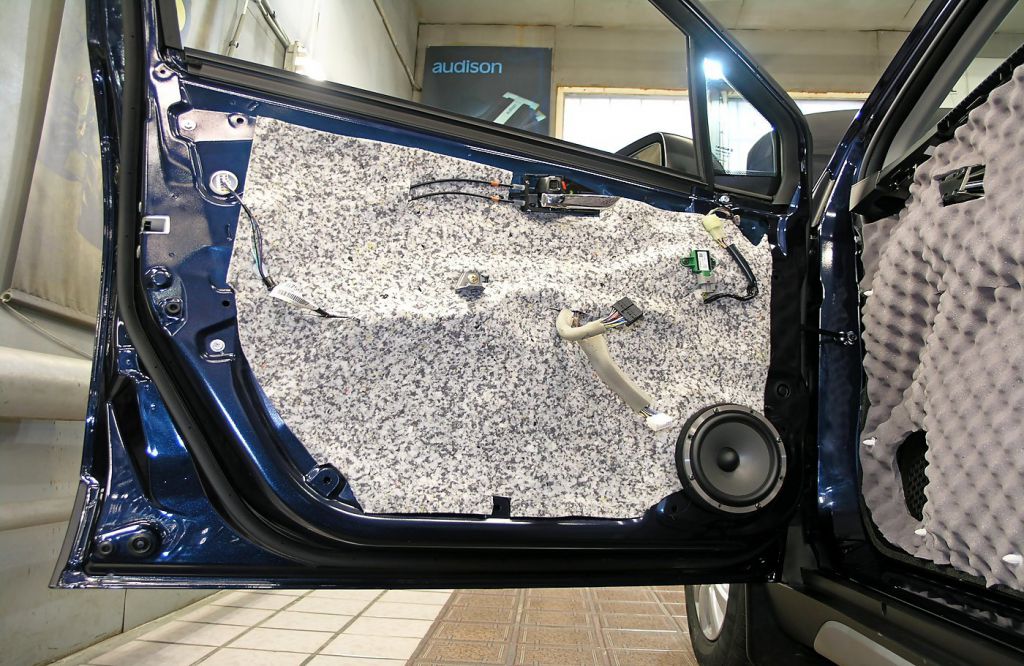 Шумоизоляция технологической панели двери SUZUKI SX4 Comfort Mat Lock4