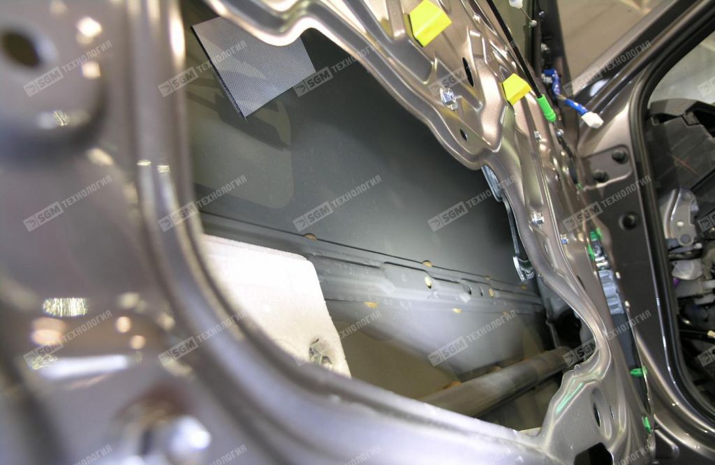 Внутреннее пространство двери - подсветили