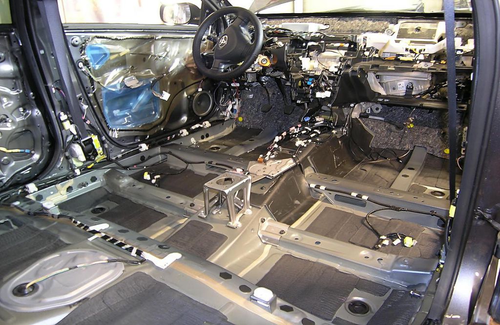 Пол Toyota Corrolla