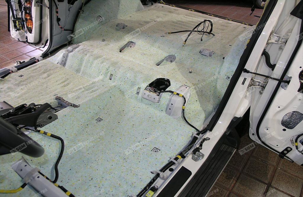 Шумоизоляция пола багажника Comfort Lock4