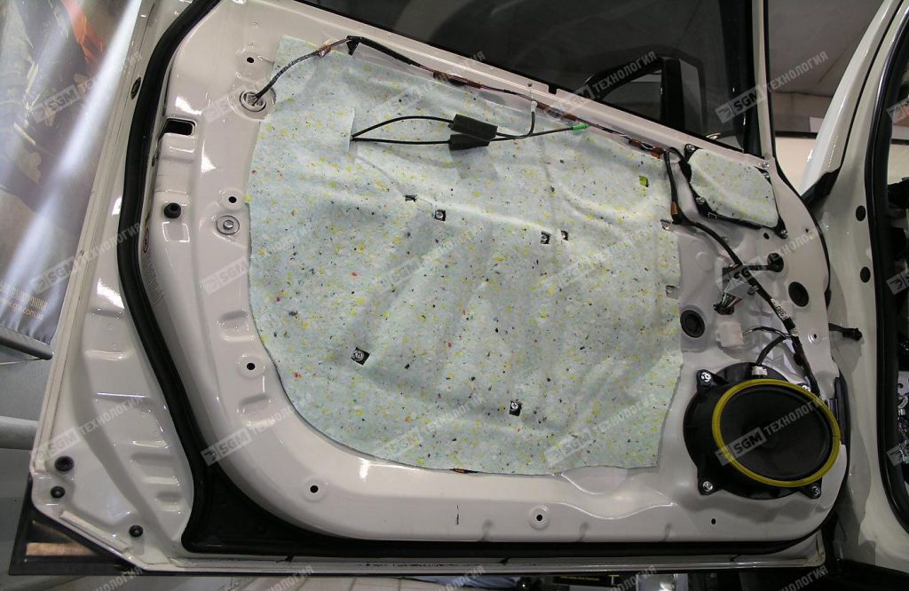 Шумоизоляция двери Toyota FJ Cruiser Comfort Lock4