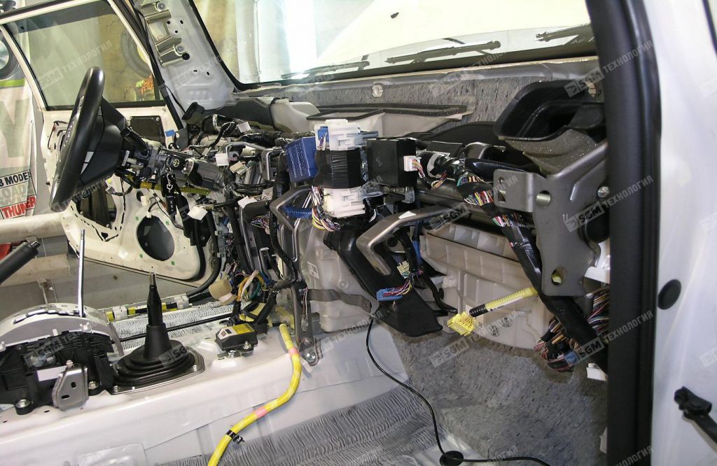 Подторпедное пространство Toyota FJ Cruiser