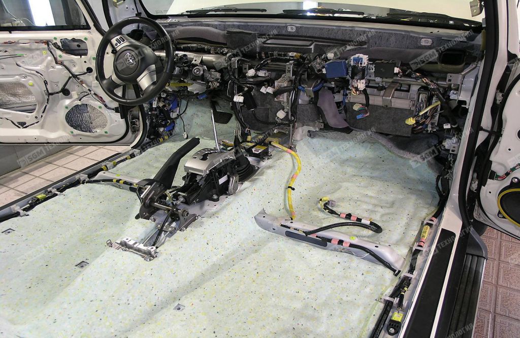 Шумоизоляция пола салона  Comfort Lock4