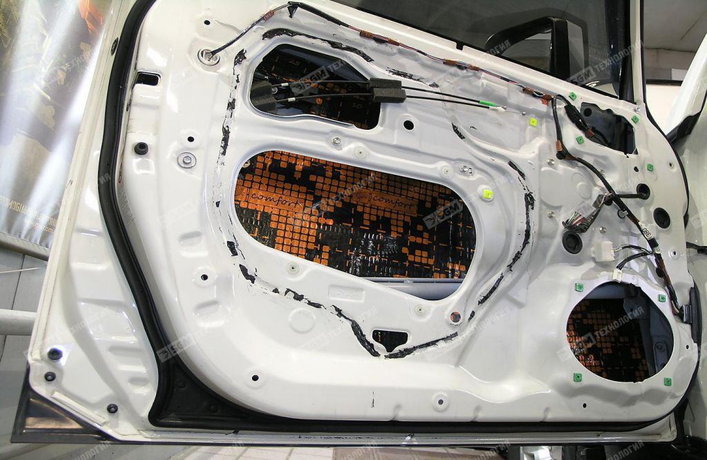 Виброизоляция наружной филёнки двери  Comfort Dark D3